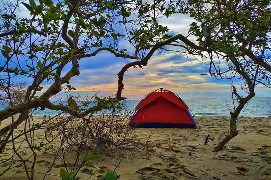 Beach Camping at Battalangunduwa